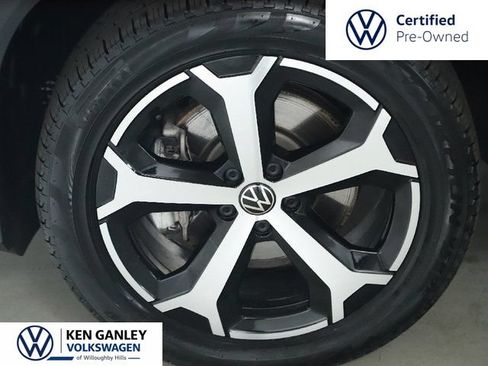 Used 2025 Volkswagen Tiguan SE AWD/4WD image 36