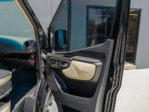 Used 2022 Mercedes-Benz Sprinter 2500 image 36