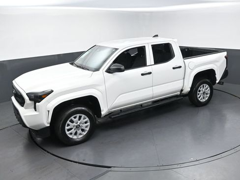 Used 2025 Toyota Tacoma SR RWD image 39