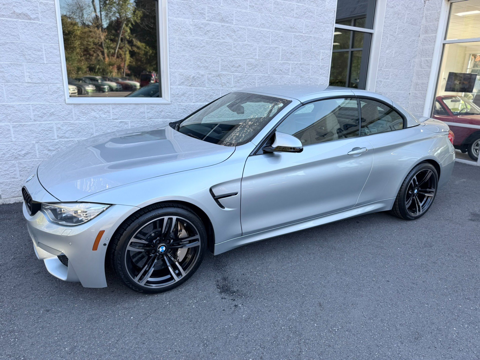 Used 2015 BMW M4 Convertible RWD image 2