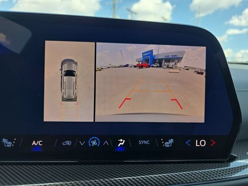 New 2027 Chevrolet Traverse Z71 w/ Driver Confidence Package AWD/4WD image 24