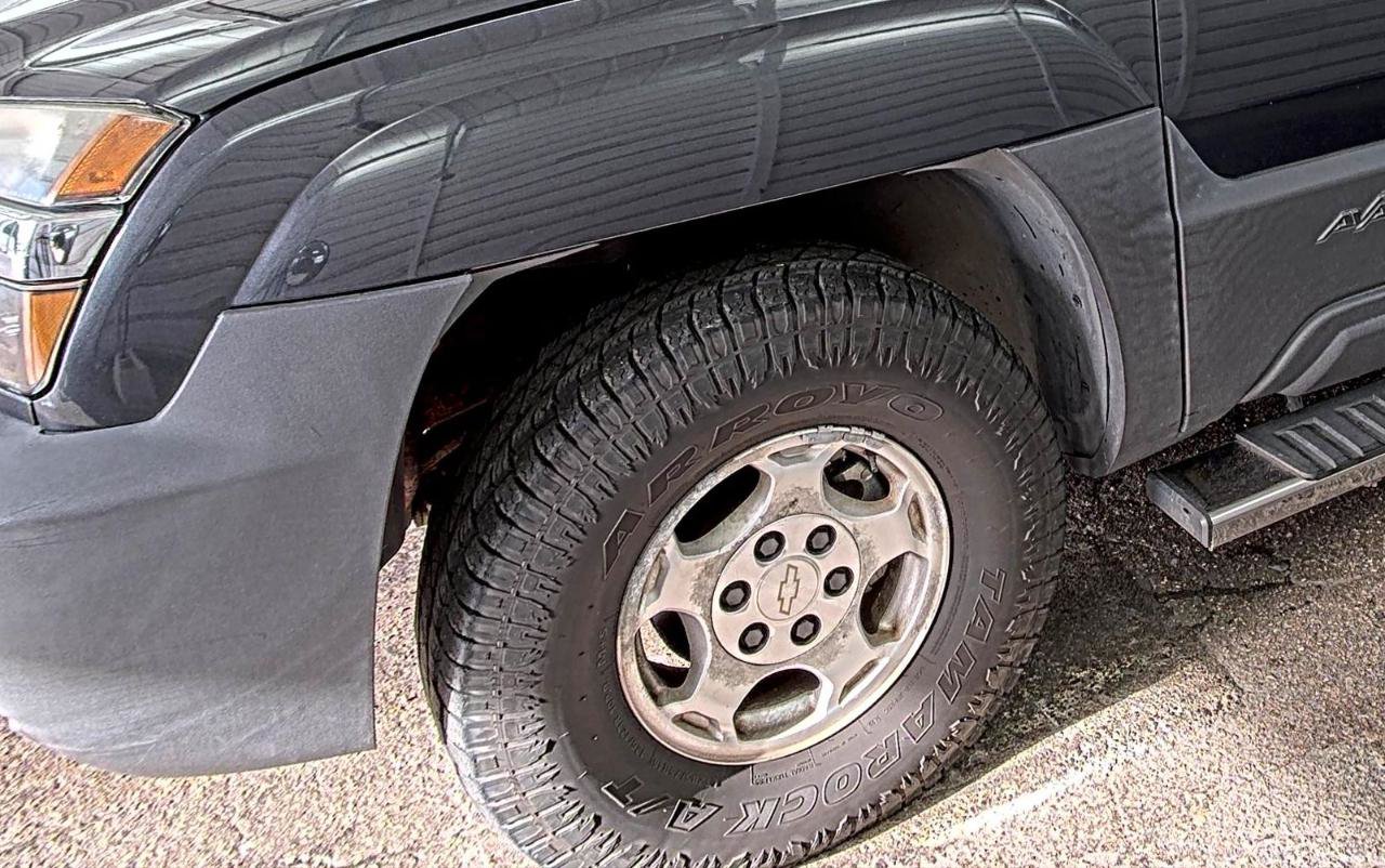 Used 2003 Chevrolet Avalanche 4x4 image 14