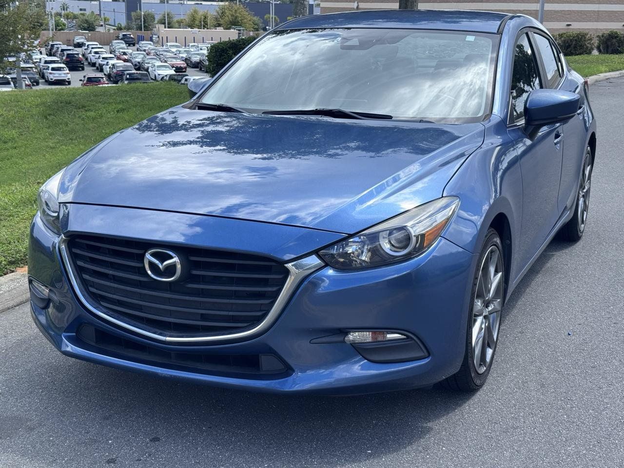 Used 2018 MAZDA MAZDA3 Touring FWD image 3