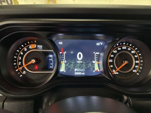 Used 2025 Jeep Wrangler Unlimited Sahara AWD/4WD image 13