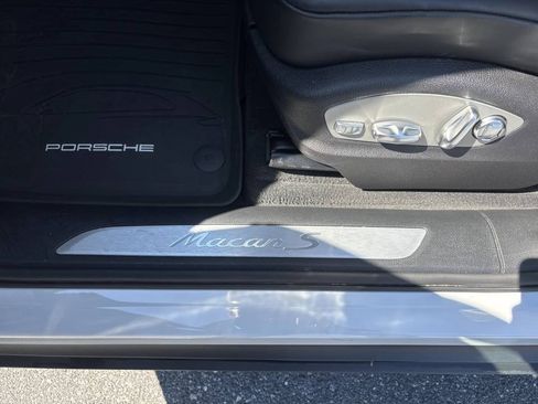 Certified 2025 Porsche Macan S AWD/4WD image 30