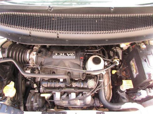 Used 2002 Dodge Caravan SE image 16