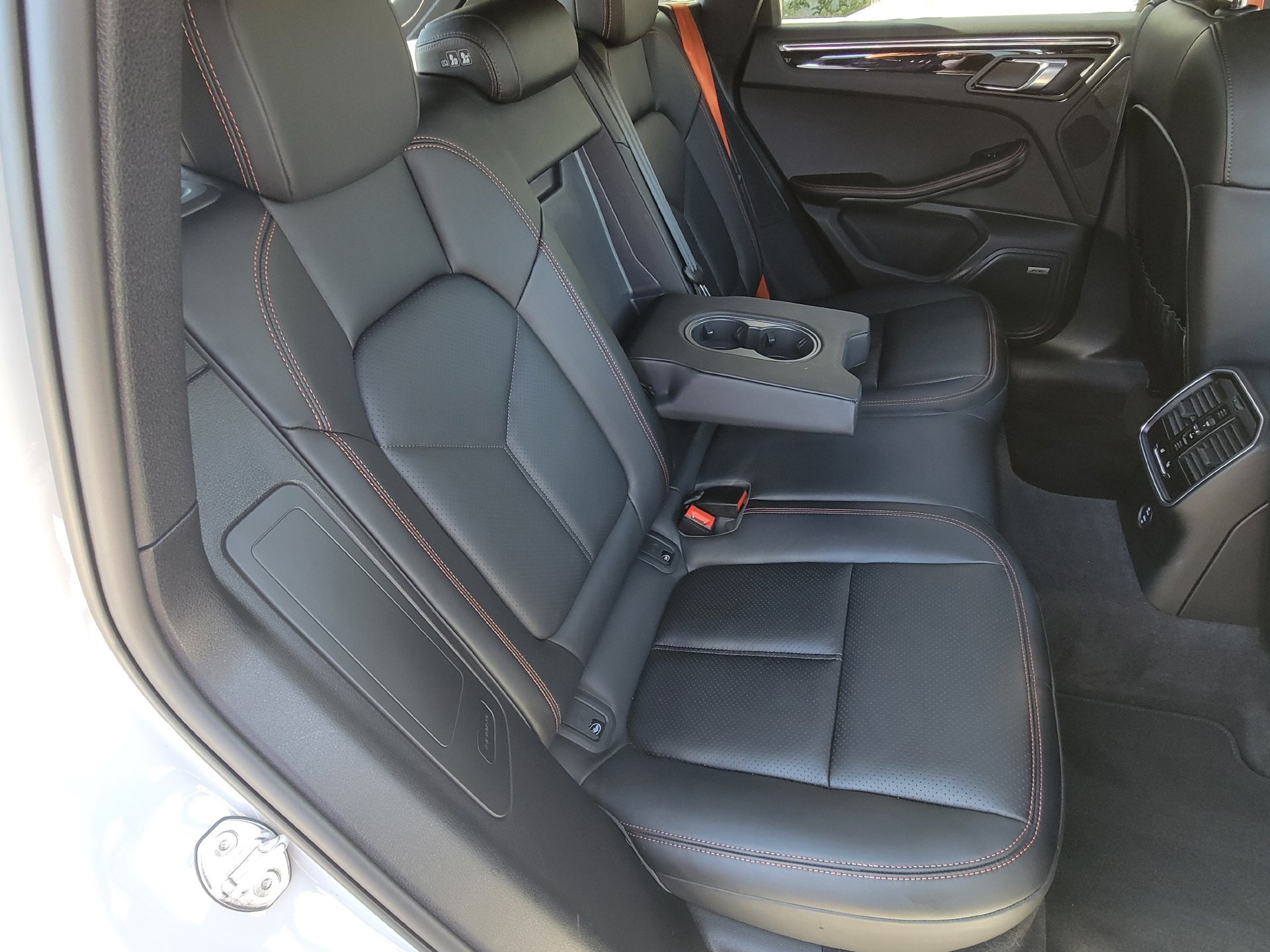 Used 2026 Porsche Macan AWD/4WD image 31