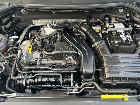 Used 2025 Volkswagen Taos SE image 25