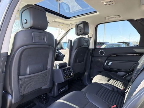 Used 2024 Land Rover Discovery S image 11
