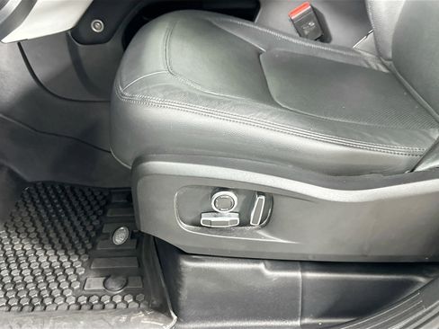 Certified 2023 Land Rover Defender 130 SE image 18