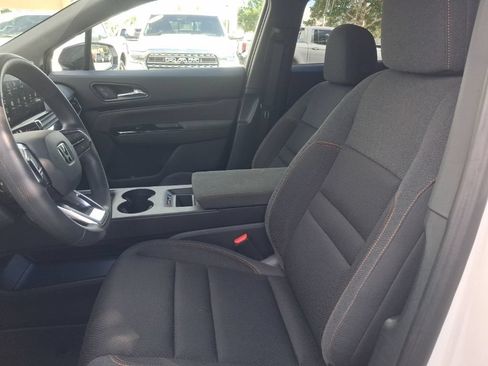 Used 2024 Honda Prologue EX image 19