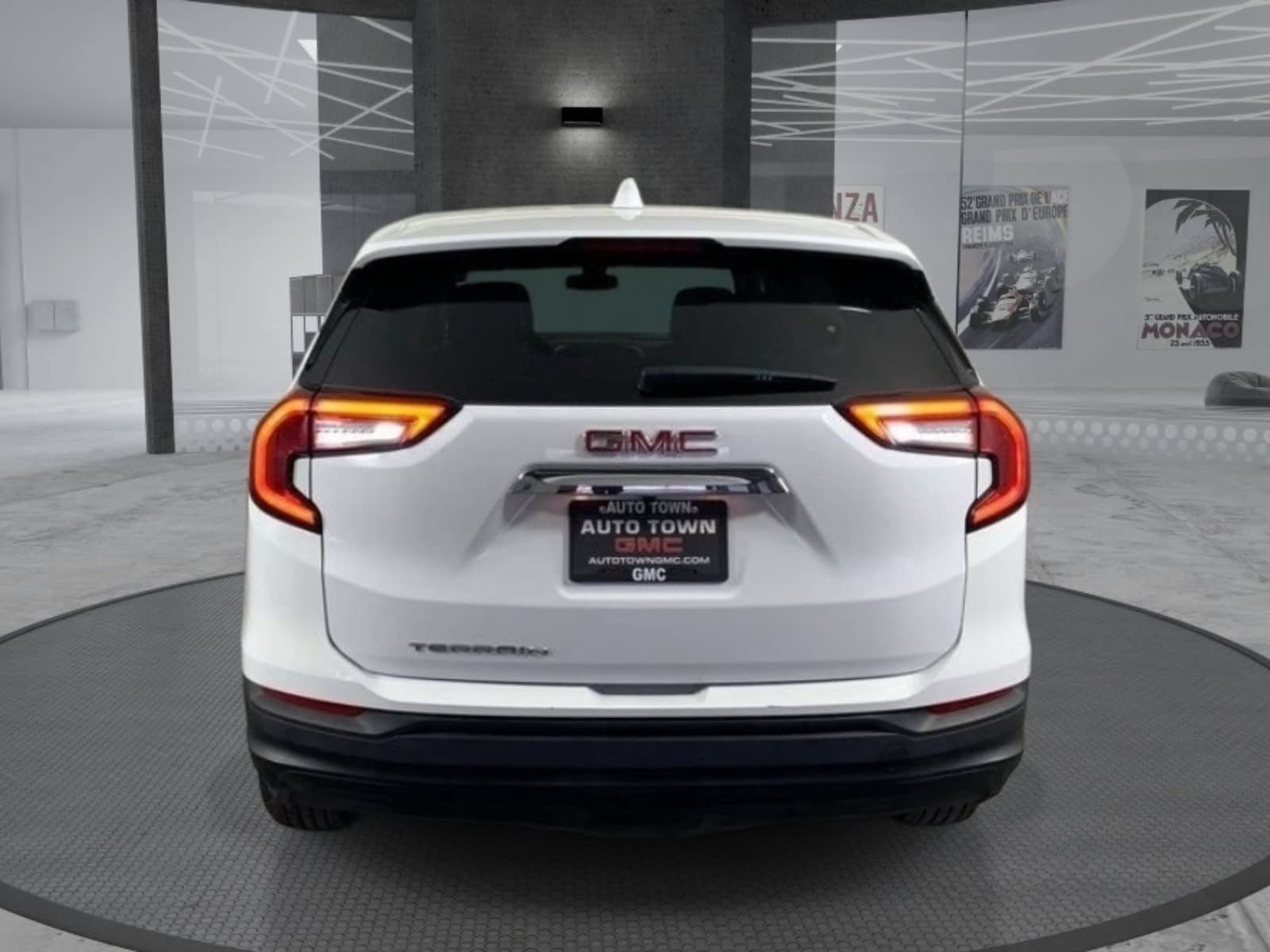 Used 2024 GMC Terrain SLE FWD image 6