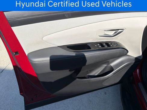 Certified 2025 Hyundai Tucson Limited AWD/4WD image 12