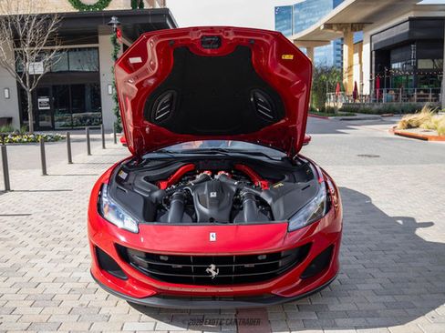 Used 2019 Ferrari Portofino image 23