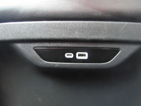 Used 2025 Chrysler Pacifica Limited FWD image 25