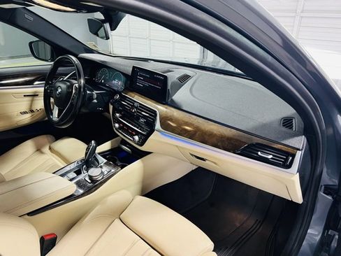 Used 2019 BMW 540i w/ Premium Package image 35