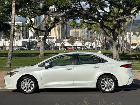 Used 2021 Toyota Corolla XLE image 2