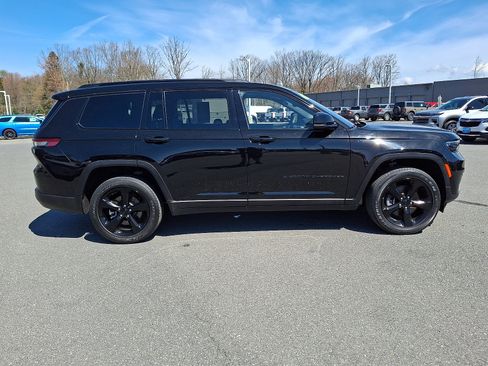 Used 2023 Jeep Grand Cherokee L Laredo image 7