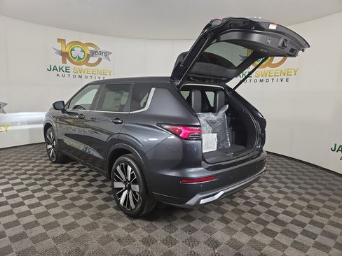 New 2025 Mitsubishi Outlander SE image 31