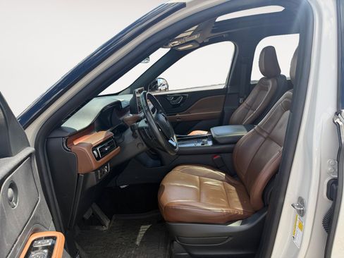 Used 2022 Lincoln Aviator Reserve w/ Equipment Group 201A AWD/4WD image 9