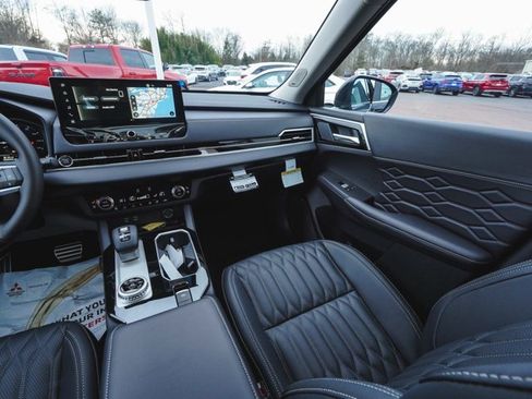 New 2026 Mitsubishi Outlander SEL FWD image 41