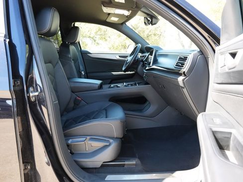 Used 2025 Volkswagen Atlas Cross Sport SE image 25