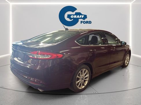 Used 2017 Ford Fusion SE FWD image 4