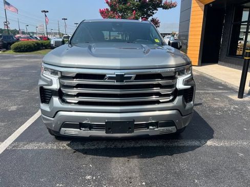 Used 2024 Chevrolet Silverado 1500 High Country w/ Technology Package AWD/4WD image 3