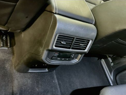 Used 2025 Volkswagen Atlas SE AWD/4WD image 28