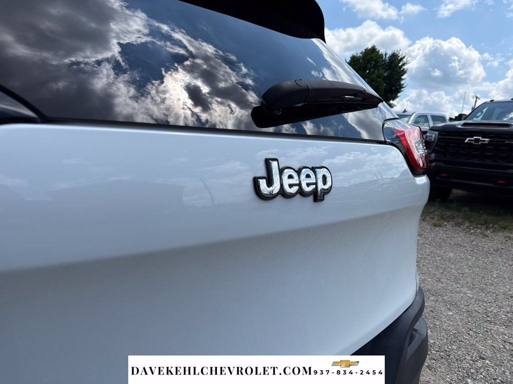Used 2014 Jeep Cherokee Latitude FWD image 11