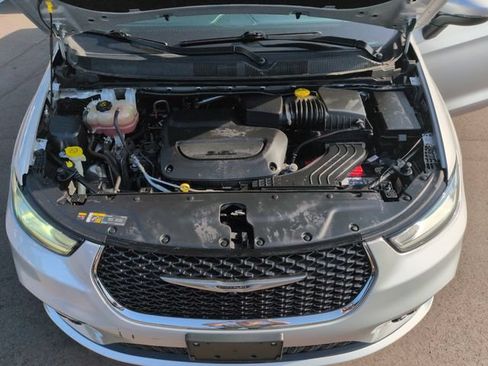 Used 2023 Chrysler Pacifica Touring-L FWD image 52
