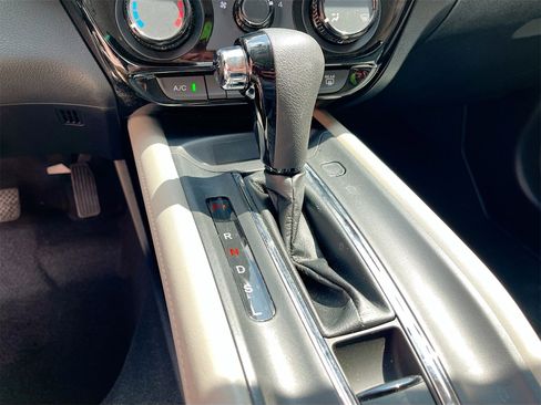 Used 2019 Honda HR-V LX image 16