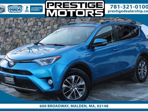 Used 2017 Toyota RAV4 XLE w/ Carpet Mat Package image 1