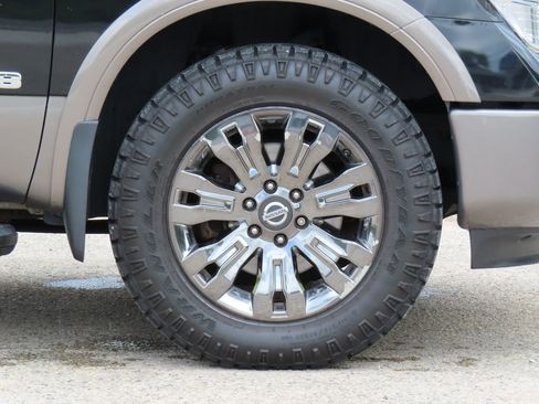Used 2018 Nissan Titan Platinum Reserve AWD/4WD image 13
