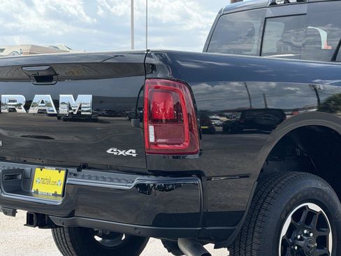 Used 2025 RAM 2500 Laramie AWD/4WD image 11