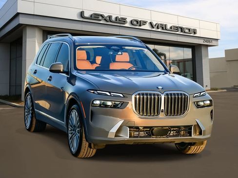 Used 2024 BMW X7 xDrive40i w/ Premium Package image 5