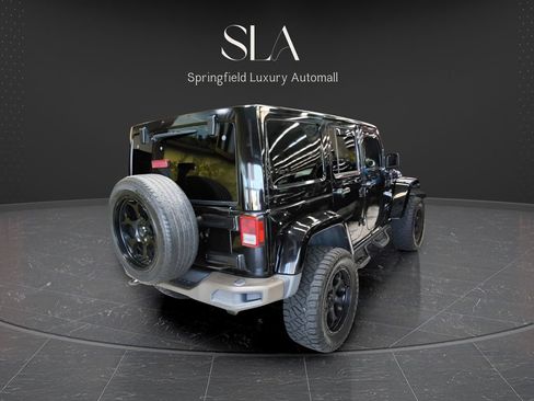 Used 2017 Jeep Wrangler Unlimited Sahara AWD/4WD image 8