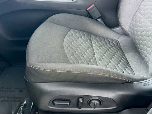 Used 2020 Chevrolet Equinox LT image 17