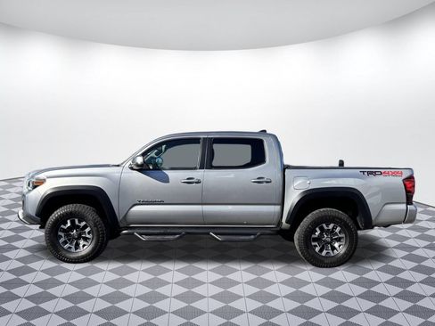 Used 2018 Toyota Tacoma TRD Off-Road w/ Technology Package AWD/4WD image 4