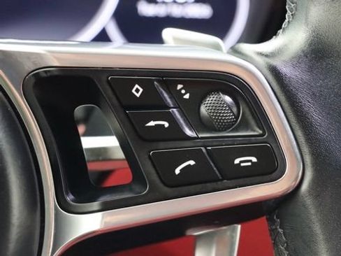 Used 2023 Porsche Cayenne AWD/4WD image 19