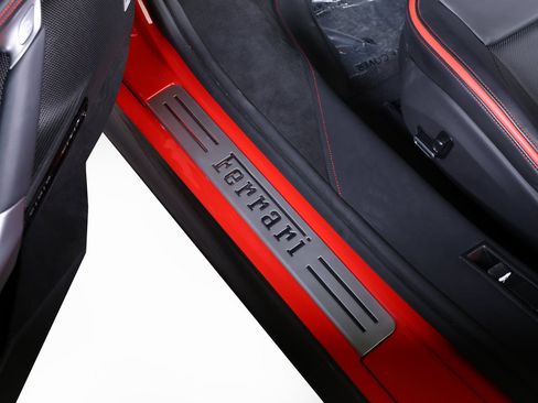 Used 2025 Ferrari SF90 Spider Base image 27