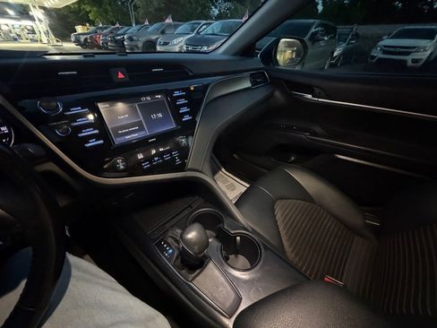 Used 2020 Toyota Camry SE FWD image 15