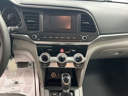 Used 2019 Hyundai Elantra SE image 14