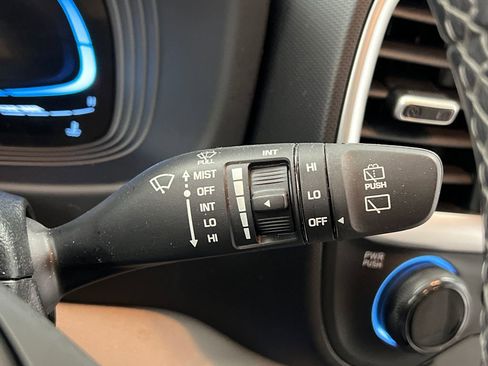 Used 2025 Hyundai Venue SEL FWD image 41