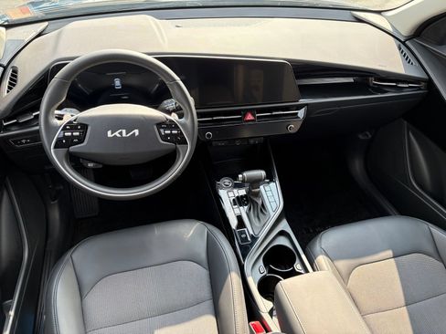 Used 2025 Kia Niro EX FWD image 13