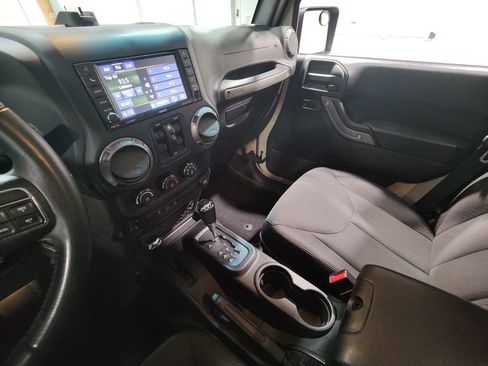 Used 2018 Jeep Wrangler Unlimited Sport S image 27