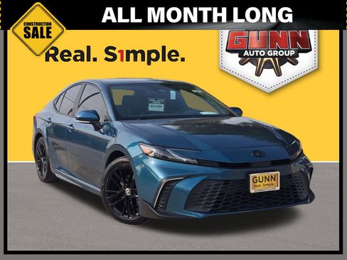 Used 2025 Toyota Camry SE w/ Convenience Package FWD image 1