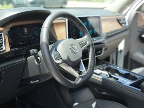 Used 2024 Volkswagen Atlas SE AWD/4WD image 27