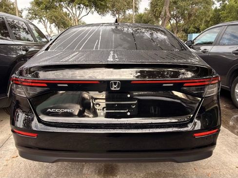 Used 2025 Honda Accord SE image 7