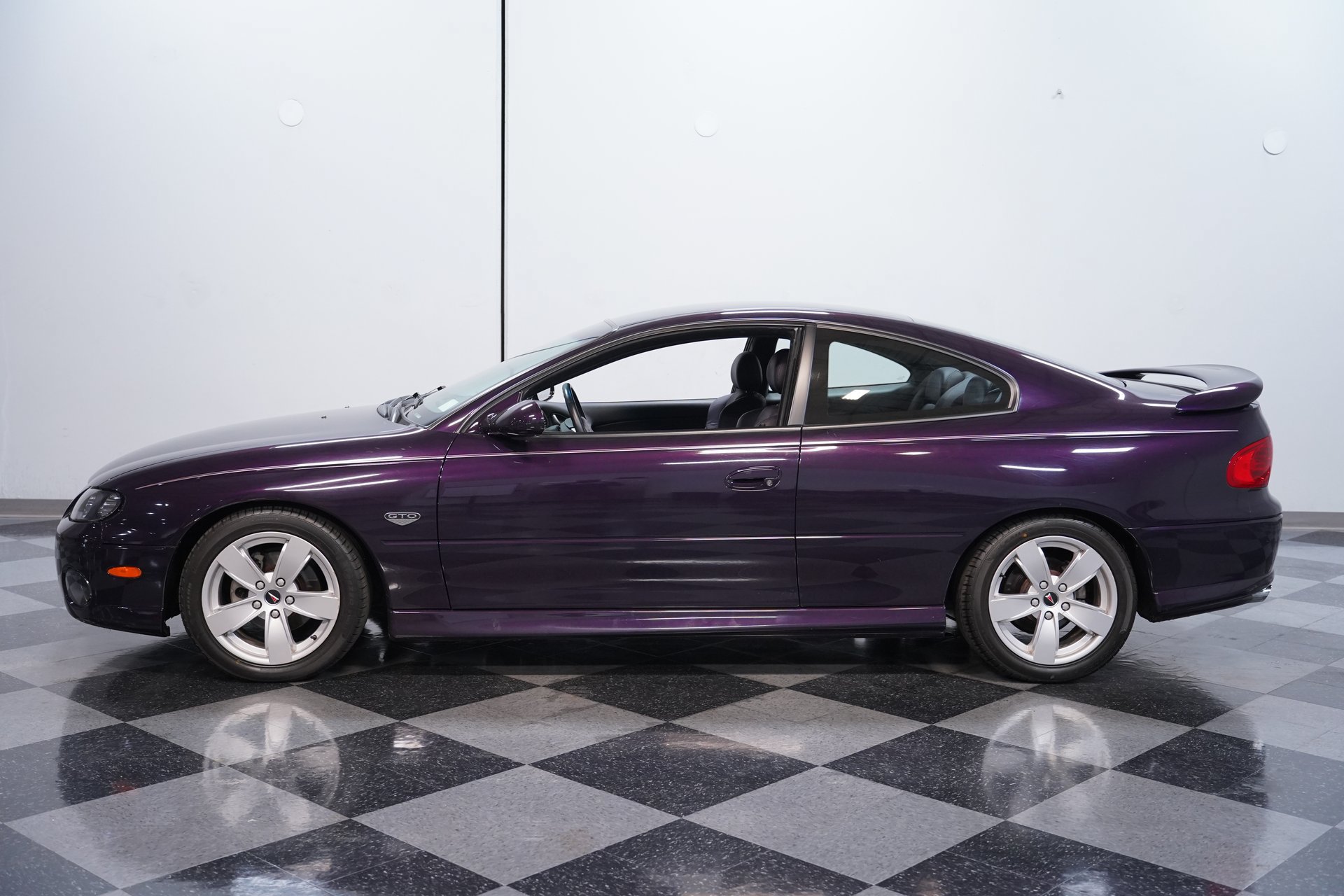 Used 2004 Pontiac GTO RWD image 2